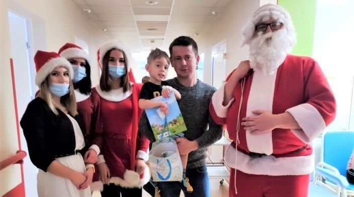 Mikołaj z ZS nr 1 w Hrubieszowie odwiedził maluchy w szpitalu