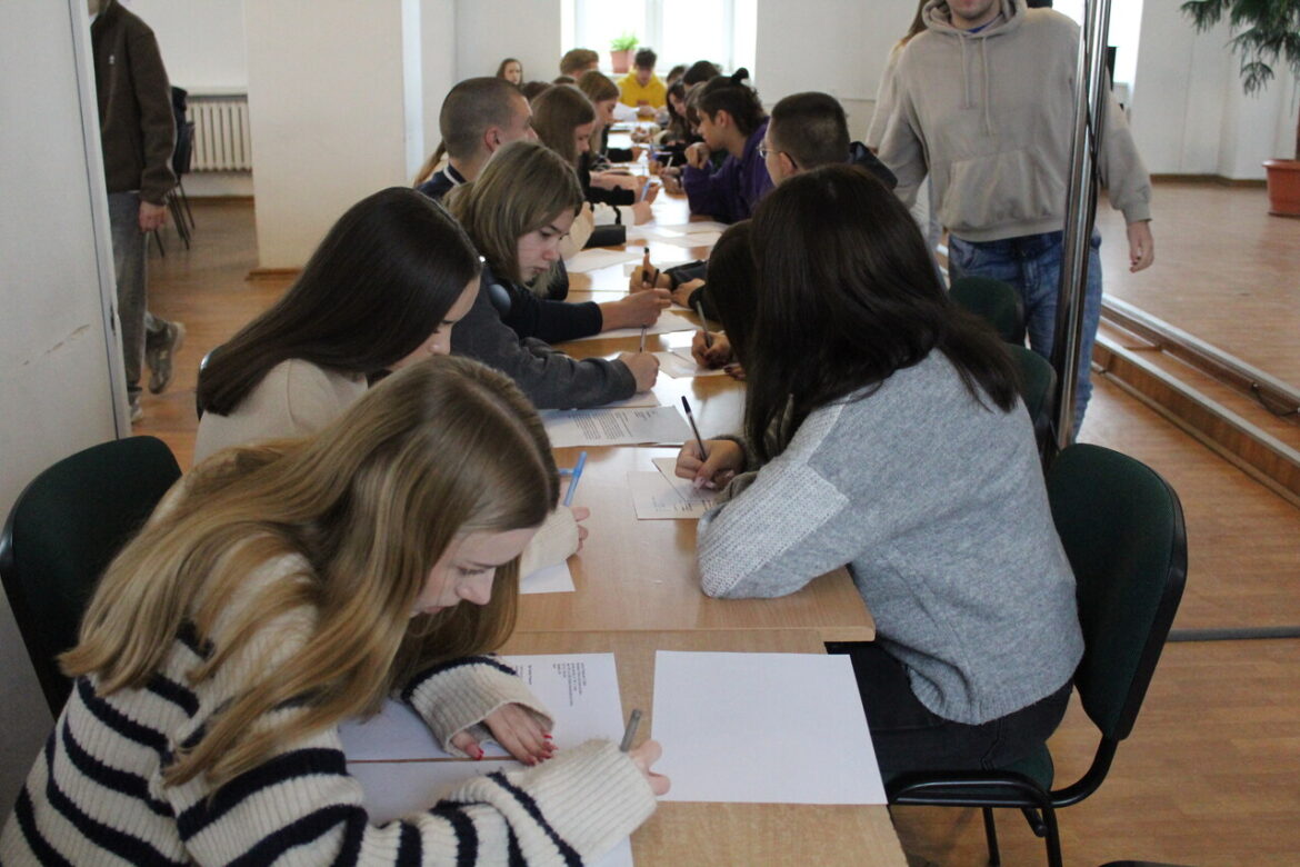 W I LO piszą listy w obronie praw człowieka (ZDJĘCIA)