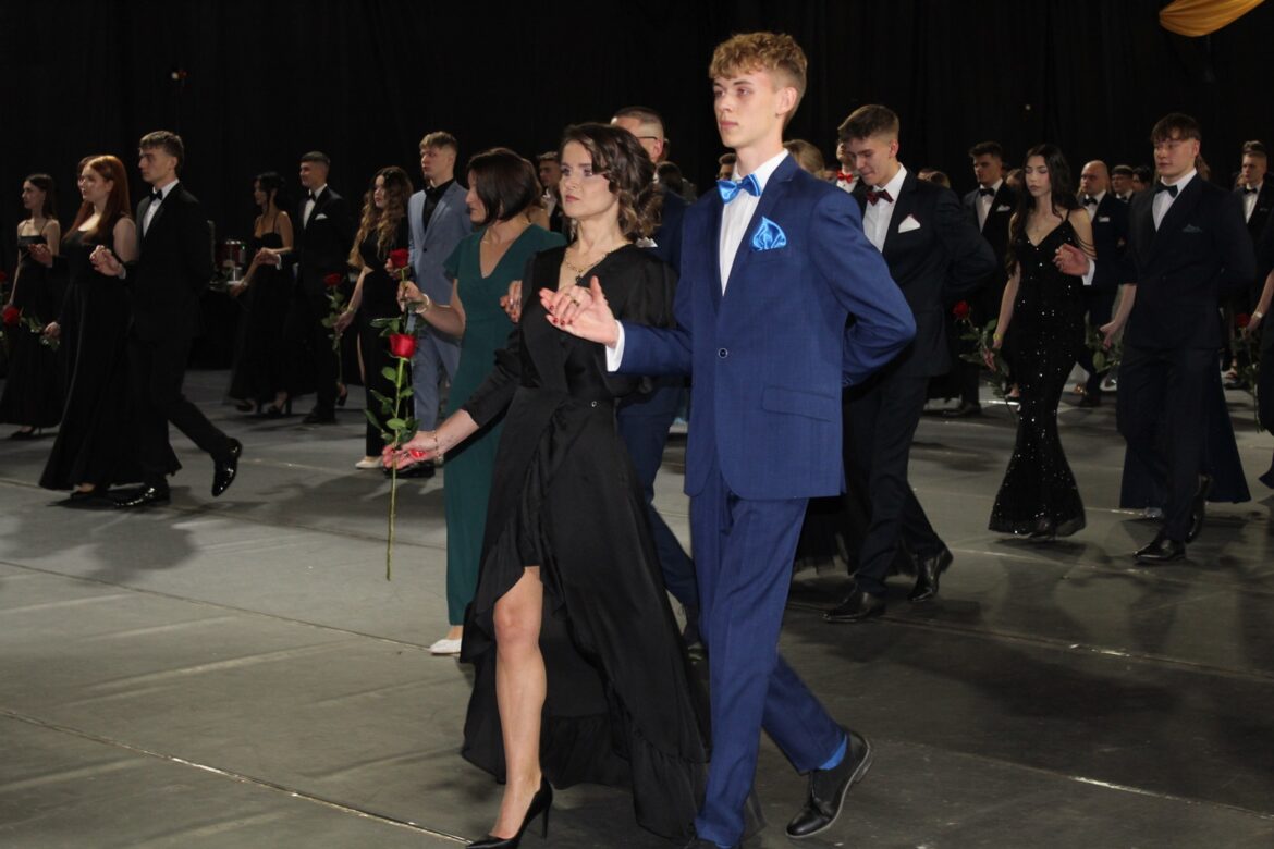 Bal maturalny II LO w Zamościu (ZDJĘCIA)