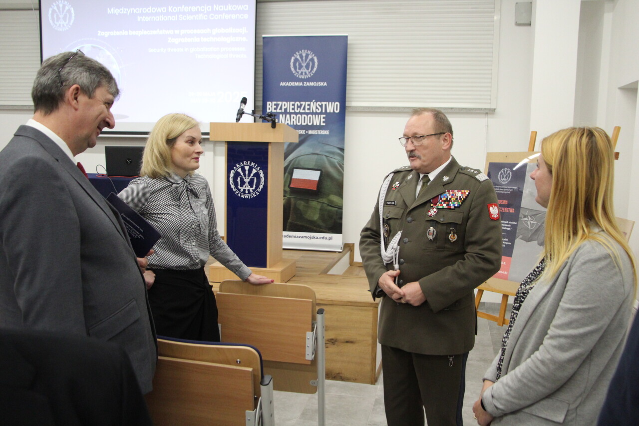 O armii, NATO i wyzwaniach dla bezpieczeństwa Polski