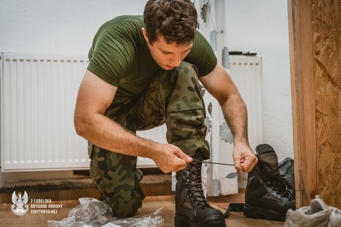 „Wakacje z WOT” – lubelscy terytorialsi szkolą kolejnych ochotników