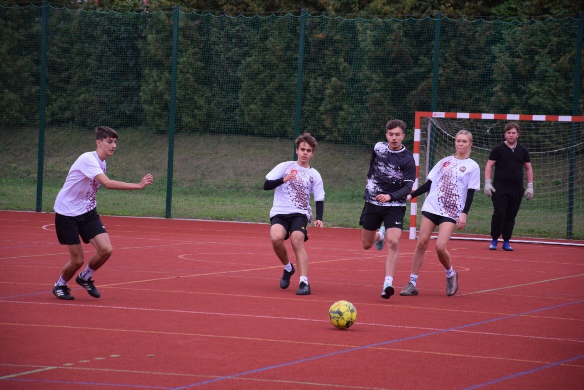 III Święto Sportu Młodzieży Powiatu Tomaszowskiego Szkół Ponadpodstawowych