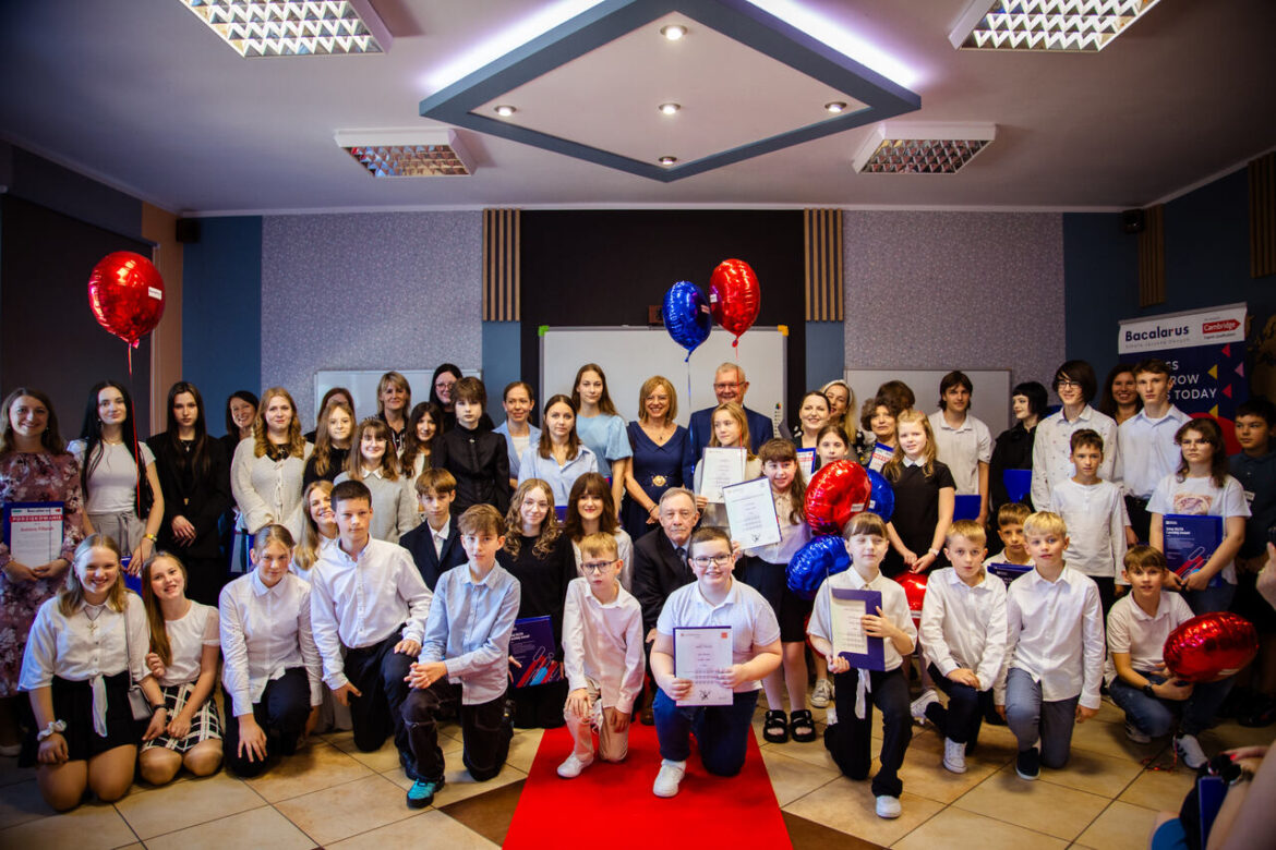 Zamość na czerwonym dywanie edukacji. Uczniowie Bacalarusa świętowali językowy sukces z certyfikatem Cambridge English w dłoni