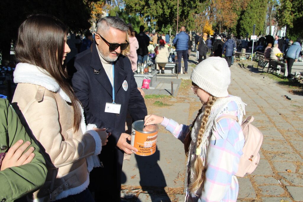 Będą kwestować na odnowę zamojskiej nekropolii