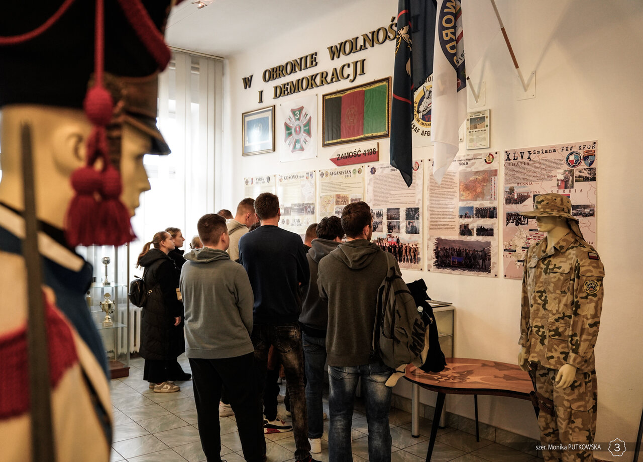 Studenci AZ w koszarach