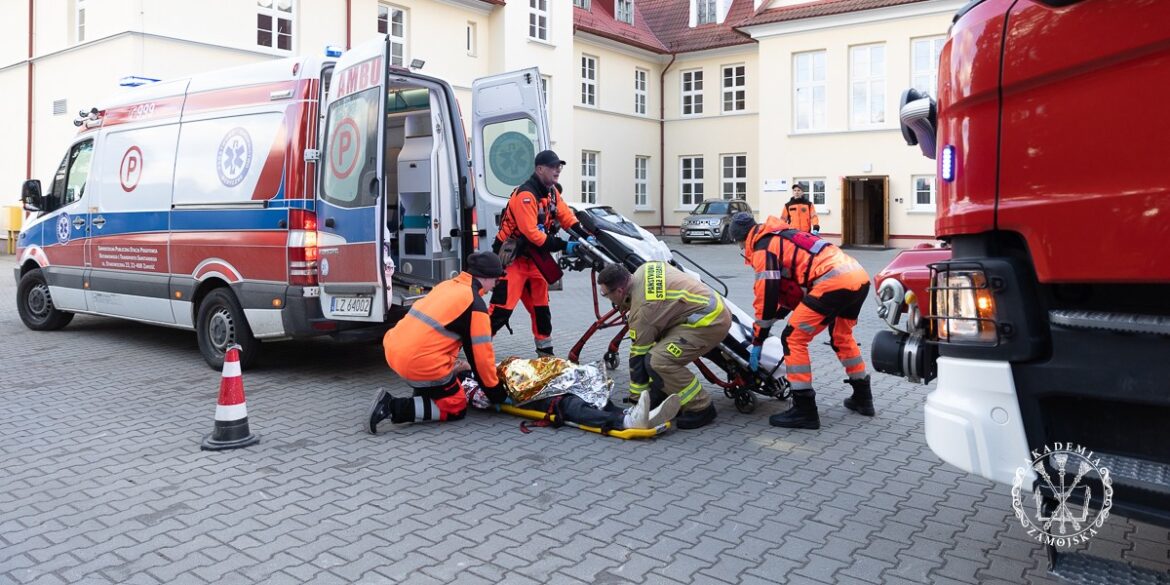 Krytyczne 10 minut – symulacja uderzenia drona w budynek szkolny