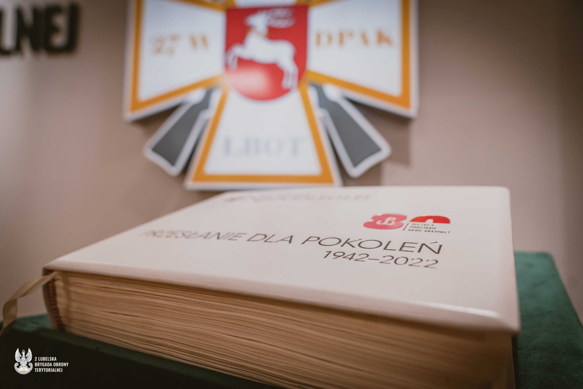 Wędrówka pamięci. Księga „Przesłanie dla Pokoleń” dotarła do lubelskich Terytorialsów