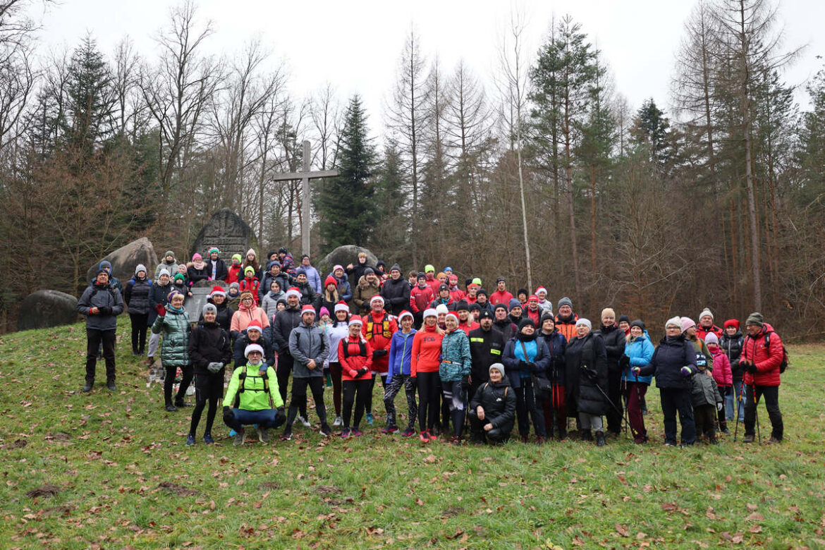 Zimowy Rajd Pieszy z Mikołajem (ZDJĘCIA)