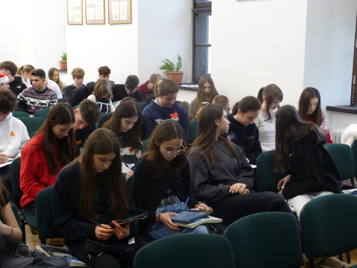 Maraton Pisania Listów Amnesty International w I LO w Zamościu (ZDJĘCIA)