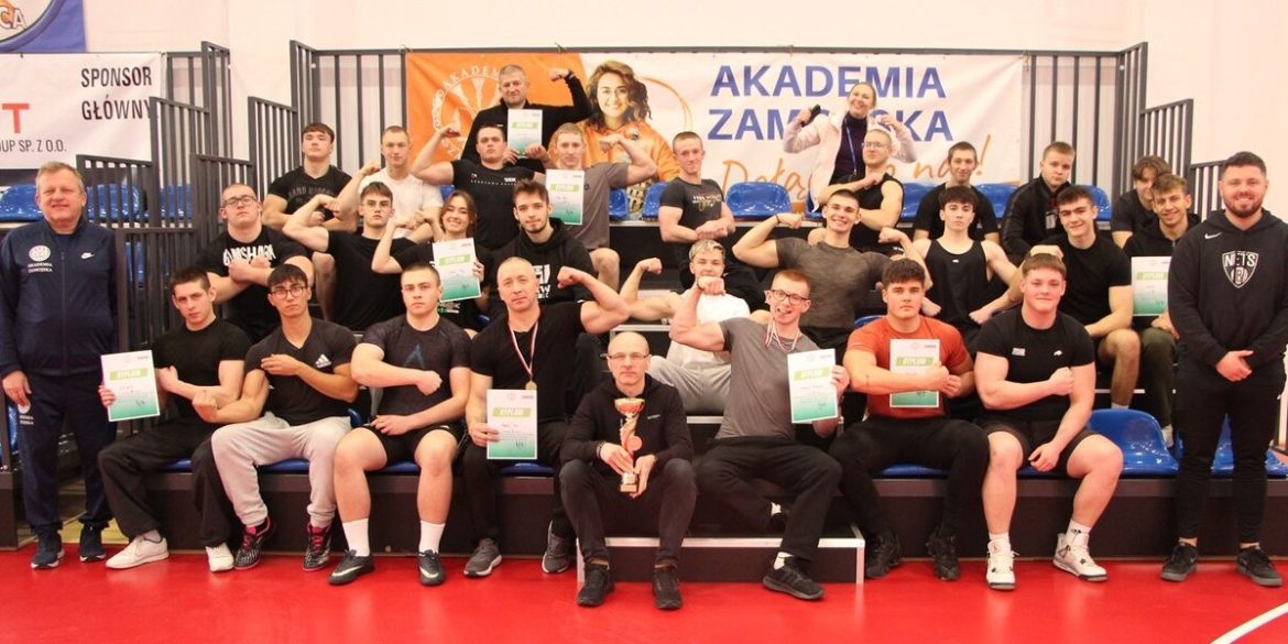 Rywalizowali o Puchar Akademii Zamojskiej w Wielokrotnym Wyciskaniu Sztangi Leżąc
