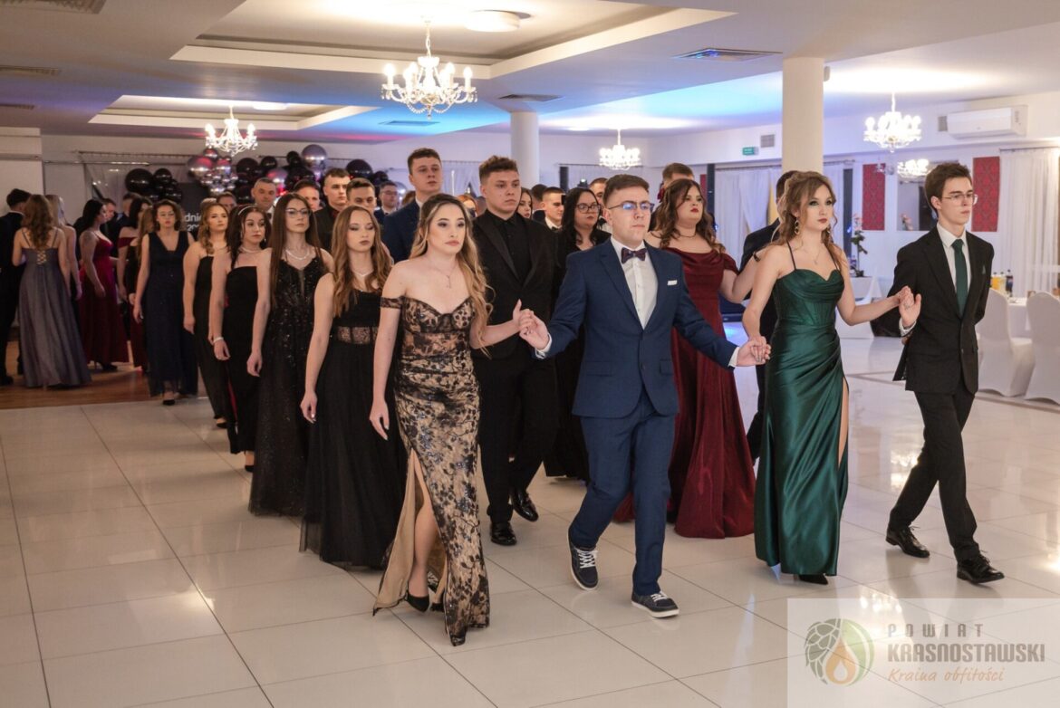 Tak na studniówce bawili się maturzyści z krasnostawskiej „Zetki” (ZDJĘCIA)