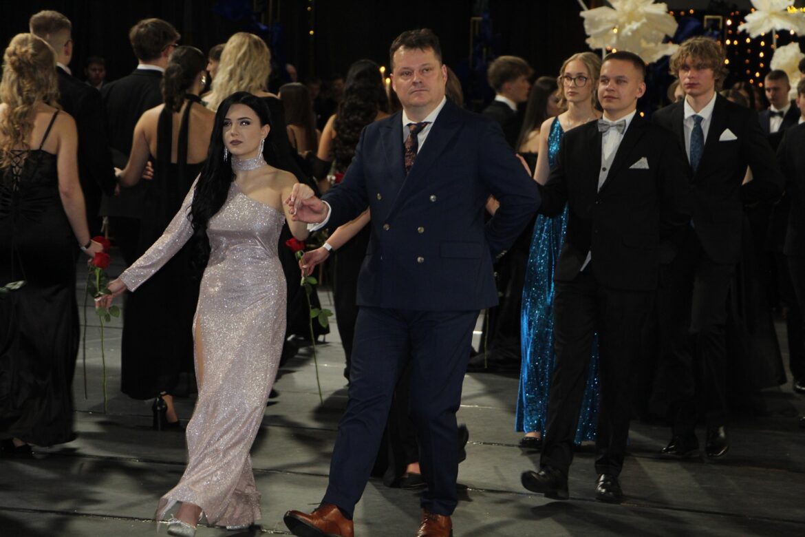 Studniówka zamojskiego „Elektryka” (ZDJĘCIA)