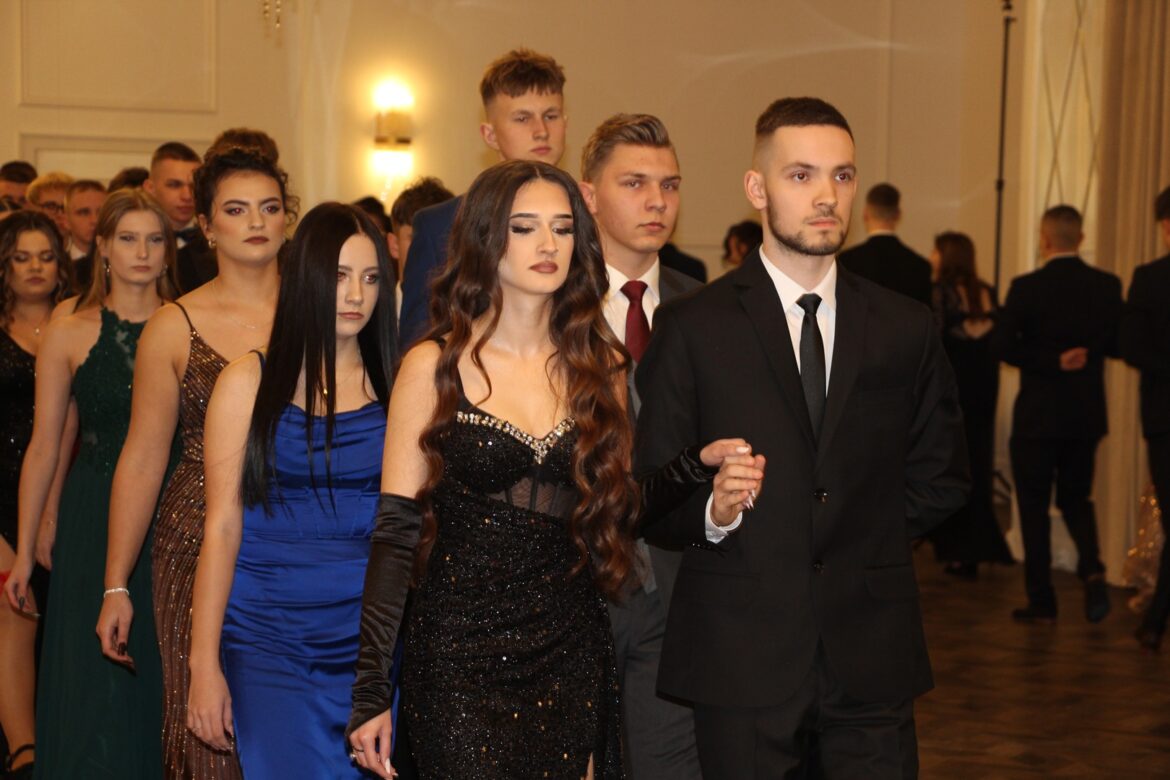 Studniówka „Mundurówki” i Technikum New Technology w Zamościu (ZDJĘCIA)