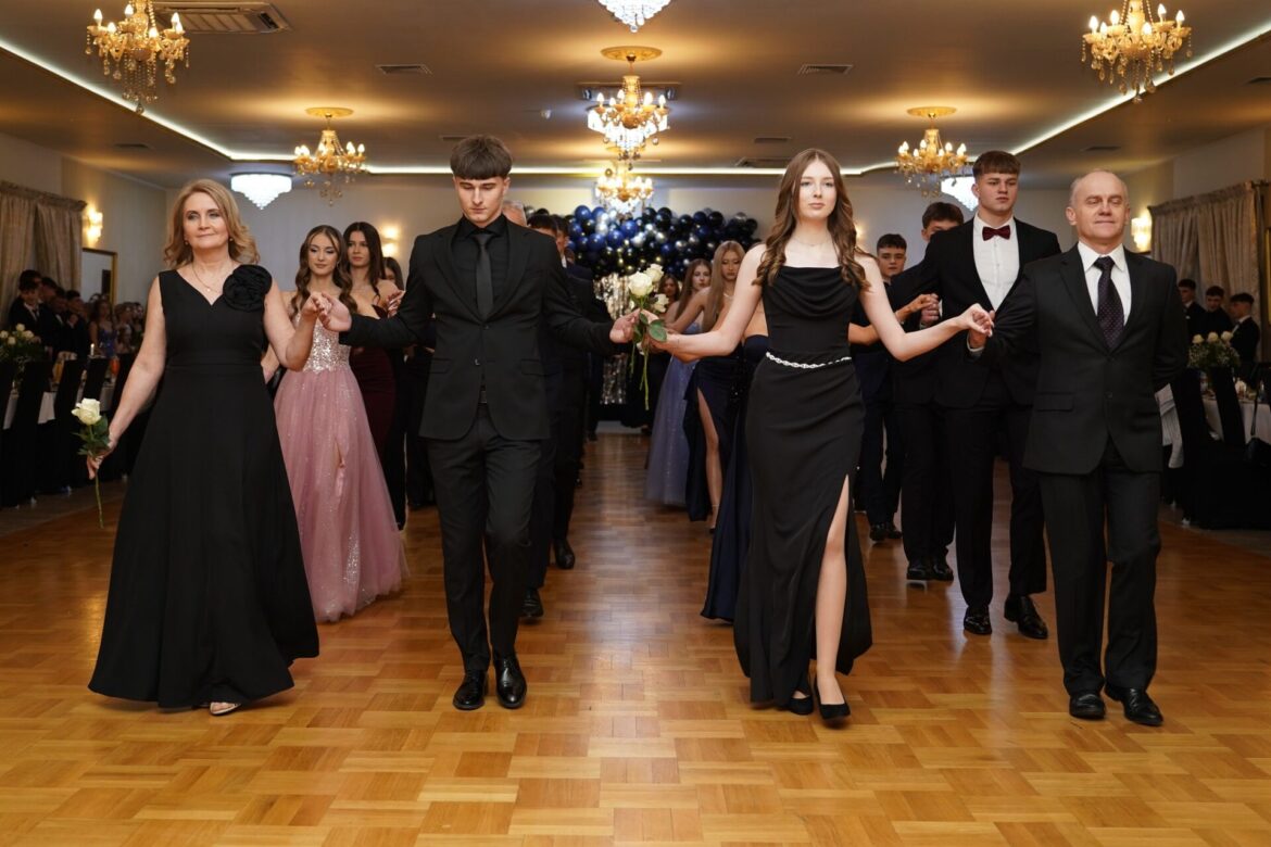 Studniówka maturzystów II LO im. C.K. Norwida w Krasnymstawie (ZDJĘCIA)