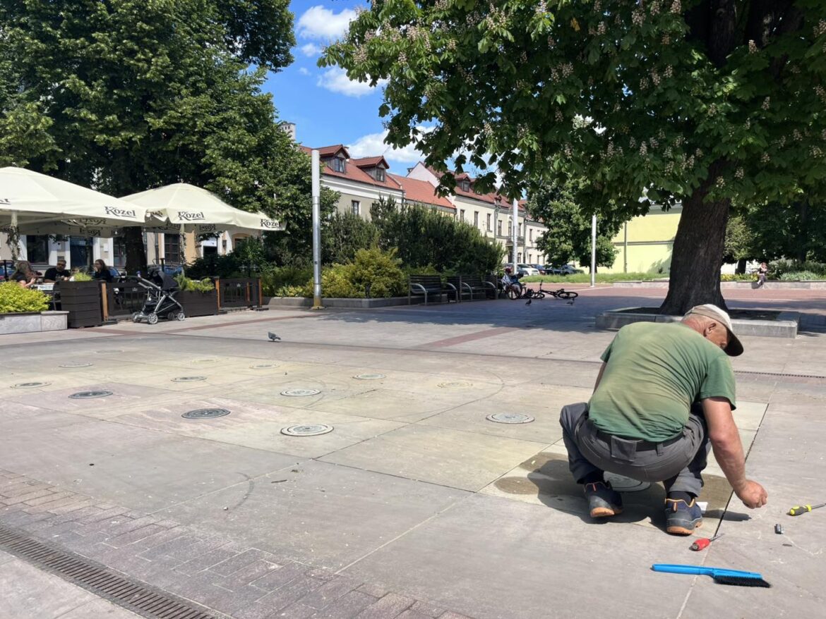 Fontanna na Rynku Wodnym nie działa. Ktoś czymś zapchał dysze