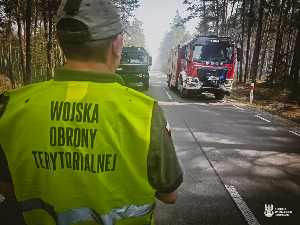 Terytorialsi wspierają walkę z pożarem w powiecie biłgorajskim