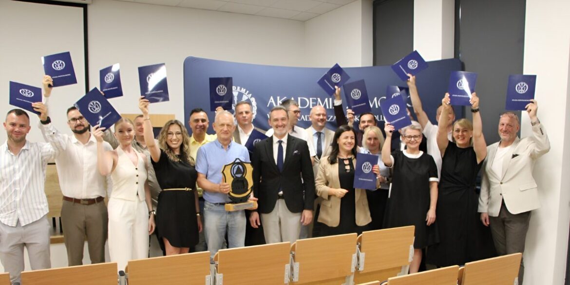 Kolejni absolwenci studiów podyplomowych Akademii Zamojskiej otrzymali świadectwa