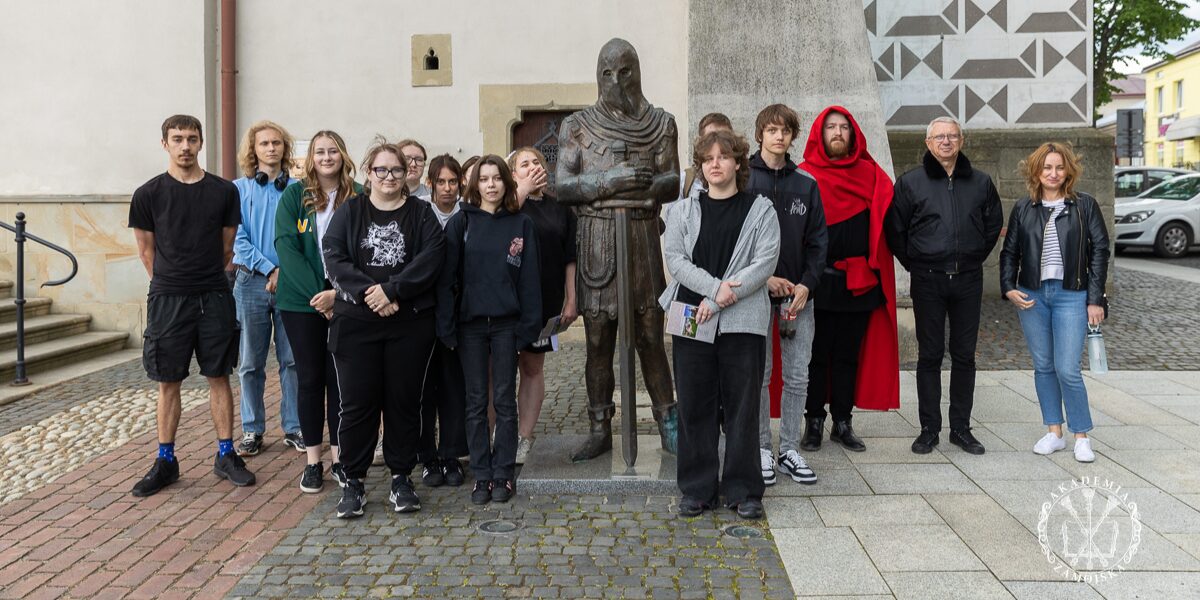 O metodach dawnych przesłuchań, czyli studenci AZ w domu Mistrza Świętej Sprawiedliwości