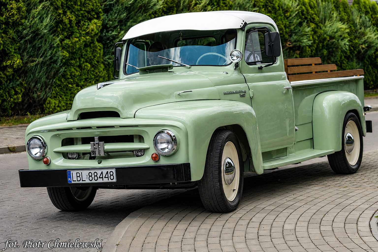 Około 300 pojazdów, kilka tysięcy odwiedzających i wyjątkowa atmosfera. Za nami Speed Car 5. Zlot Pojazdów Zabytkowych Roztoczańskiego Muzeum PRL w Zamościu
