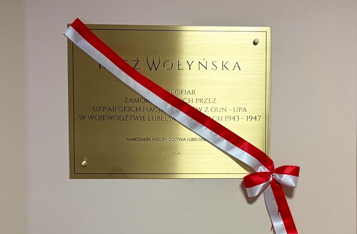 Odsłonięcie Tablicy Pamięci Ofiar Rzezi Wołyńskiej w zamojskim szpitalu „papieskim”