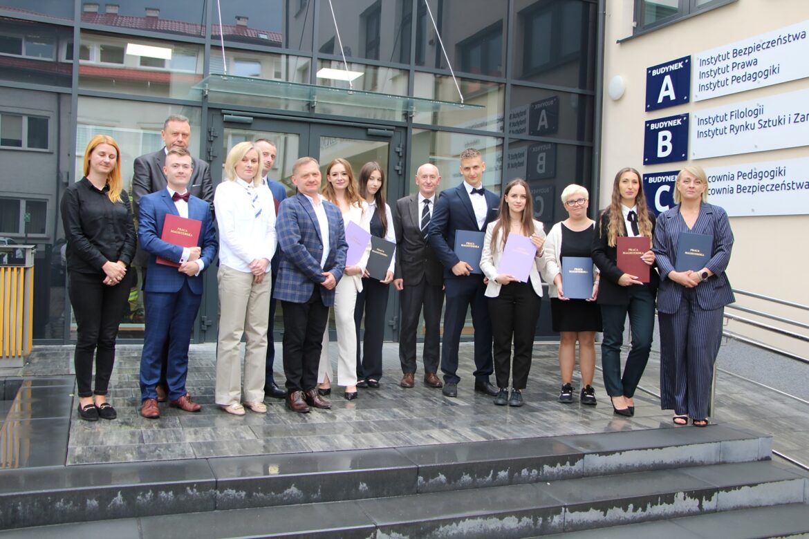 Instytut Bezpieczeństwa Narodowego AZ wypromował kolejnych magistrów!