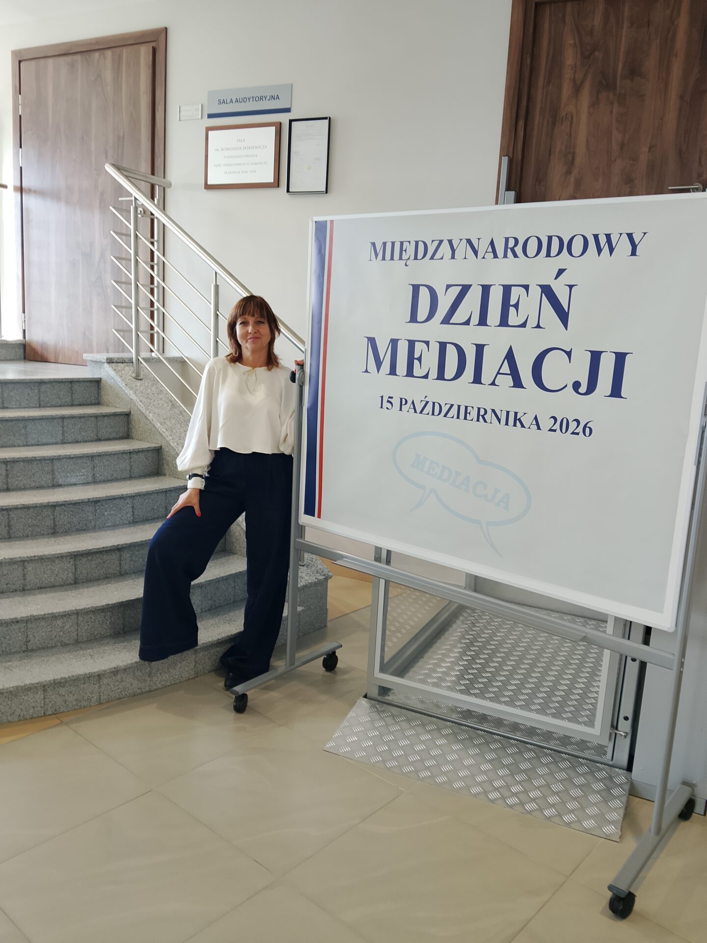 Mediacja w praktyce – studentka pedagogiki na konferencji i seminarium eksperckim