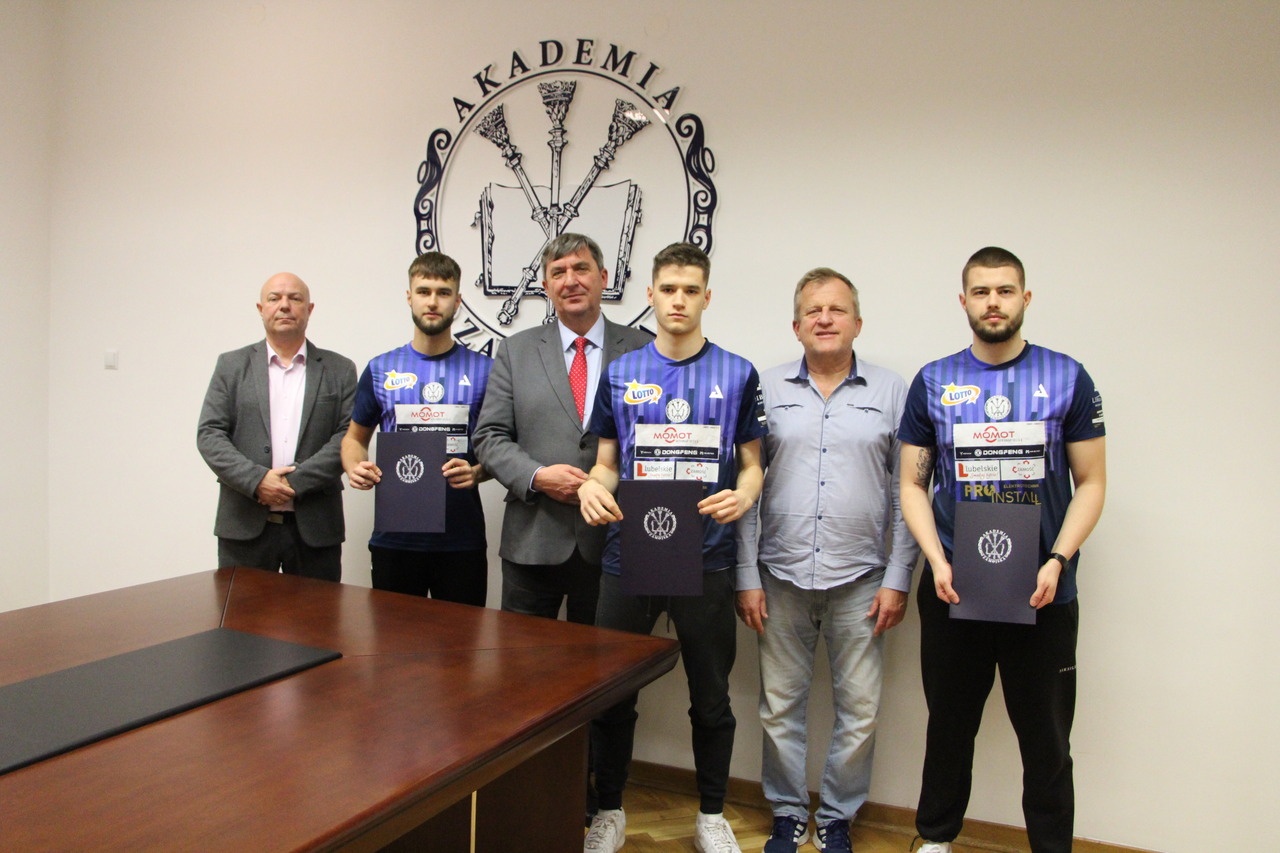 Rektor AZ nagrodził studentów za worek medali Akademickich Igrzysk Europejskich